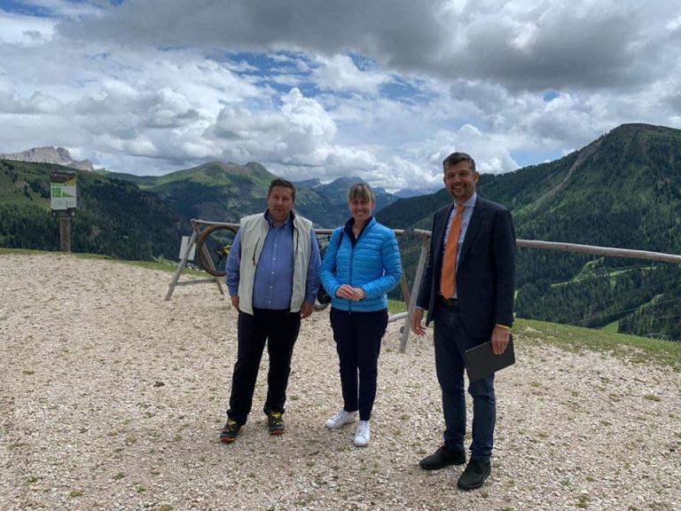 2b29e656-90a3-47b3-8bff-fdd0f36e3d0e