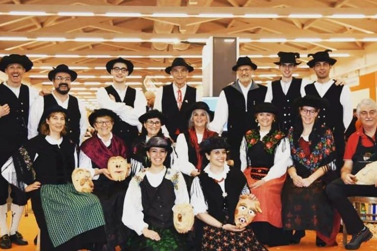 GRUPPO FOLK POI