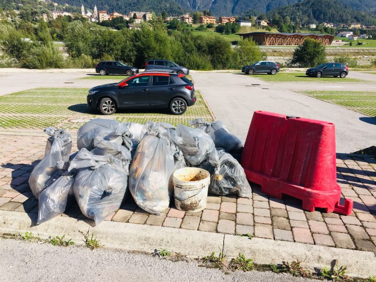 e374ff8c-3834-4cfc-9537-9c5a3334b8db