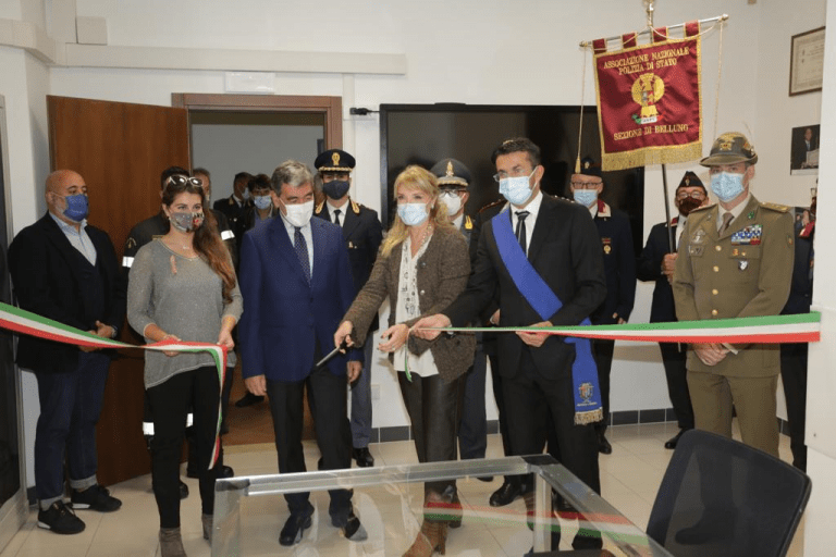 foto inaugurazione sala