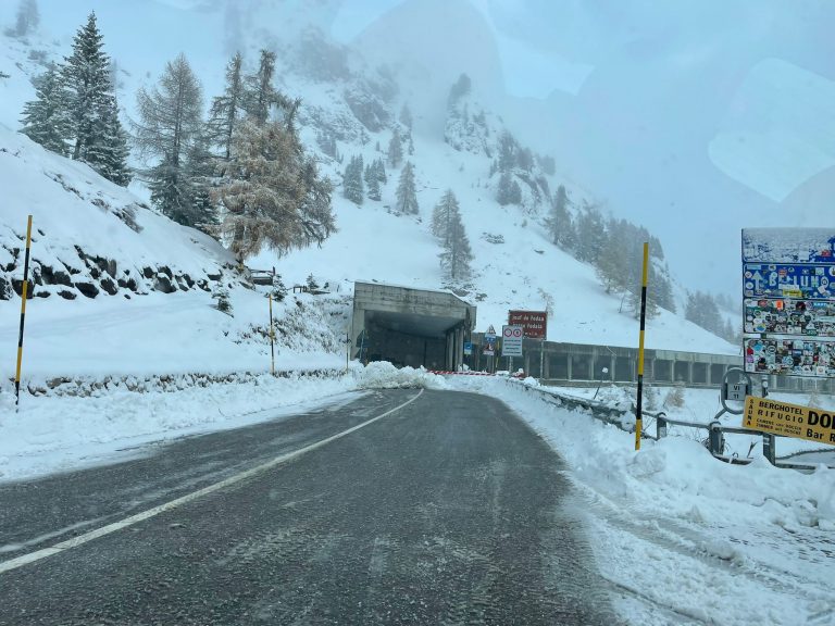 dbb780c5-4d83-4d5f-bbeb-570a75b98712