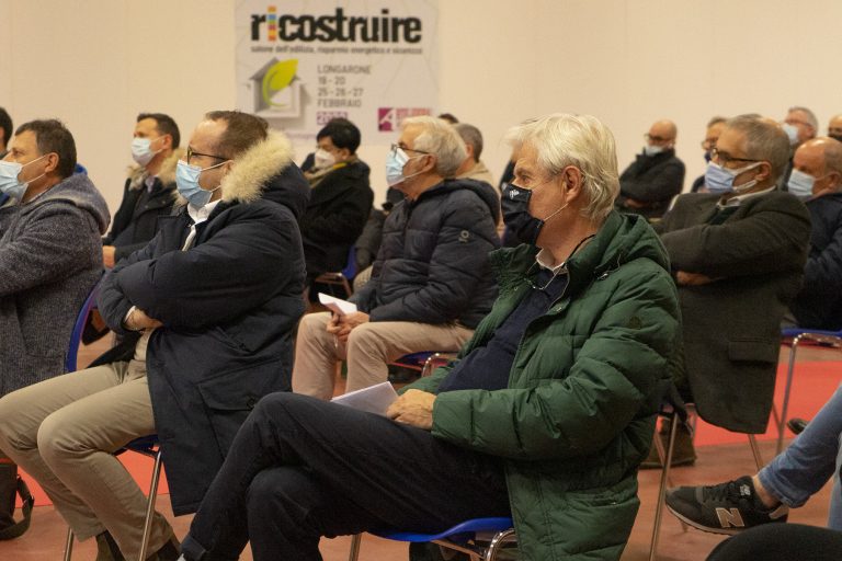 00 – Pubblico in sala