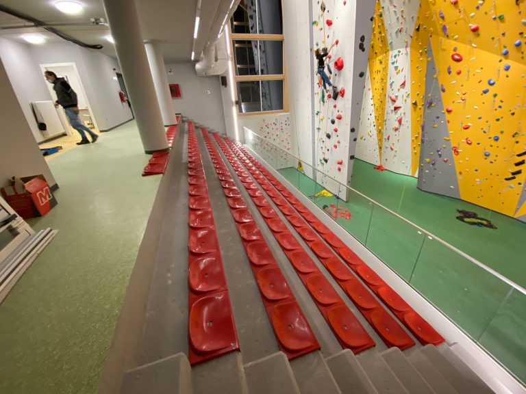 1ef09b93-1579-4d10-a5b0-84839567f205