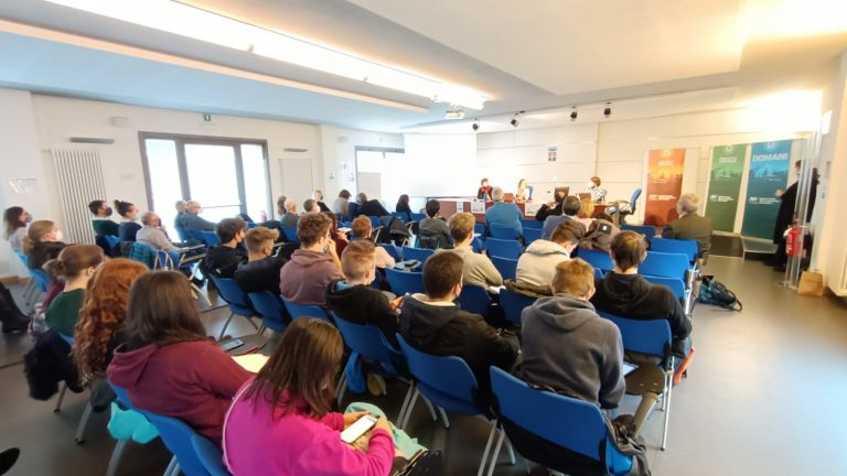 b0b420a7-786d-425e-ac0e-beb63a71c094