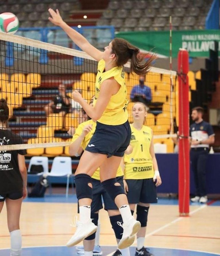 Cristina_Giacomini_sotto_rete