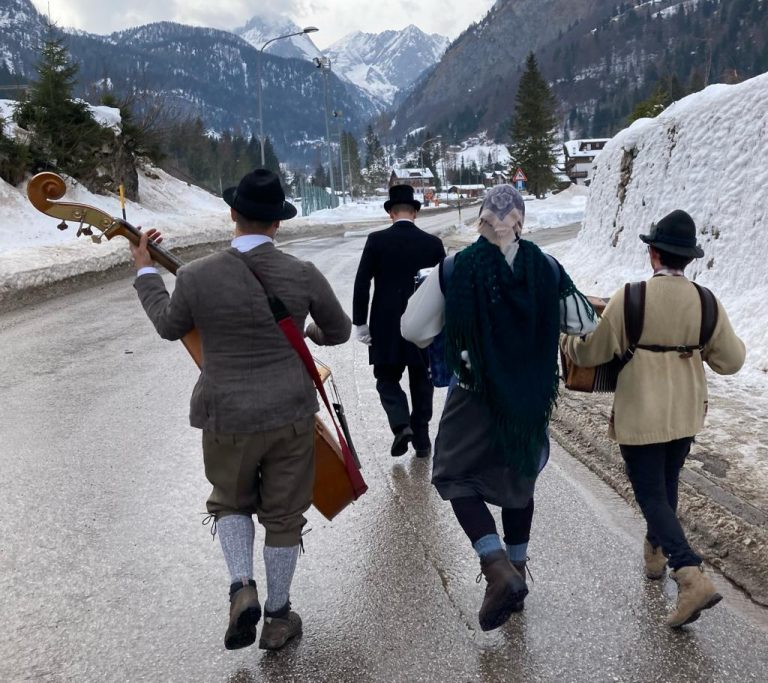 fabf274a-b3bd-4498-81bf-db8bd10bf341