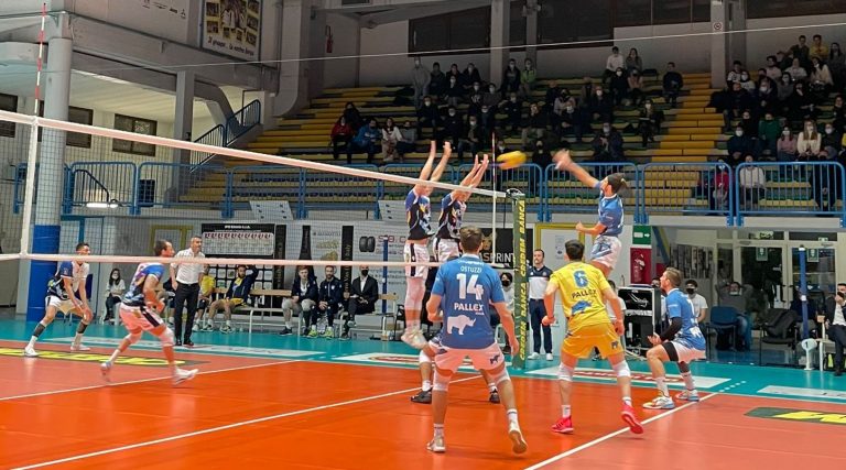 Azione_sotto_la_tribuna_Zanella