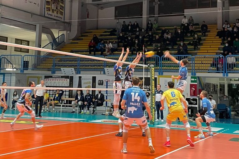 Azione_sotto_la_tribuna_Zanella