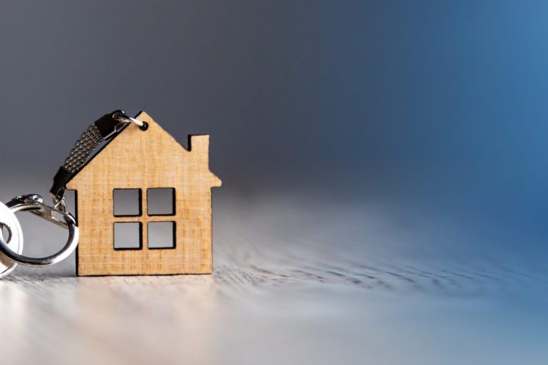 house model and house key