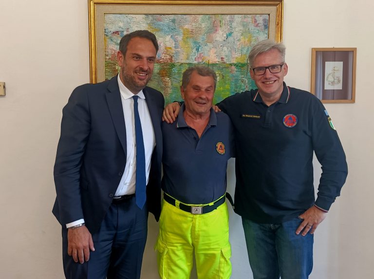 6cdcf3d3-604a-4c82-8afa-e8a05dd6d442