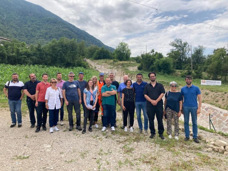 2b0e721d-d3d8-47b0-a9f2-7ca8e48ff823