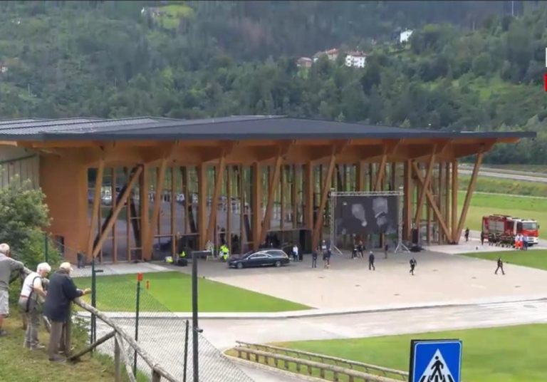 64c00833-2456-4d48-88f1-0afeff98cee9