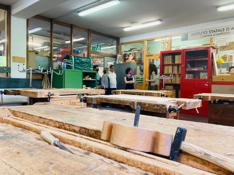 Scuole, laboratorio falegnameria Cortina