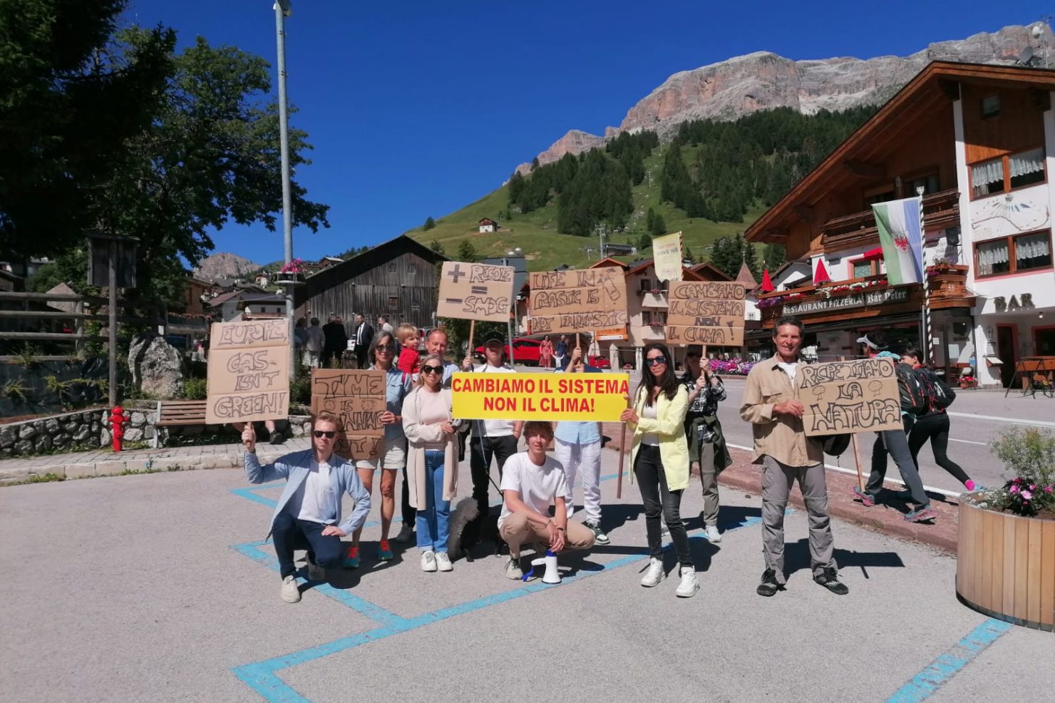 05ac3306-8b95-4be3-9e44-68501c3e25d0