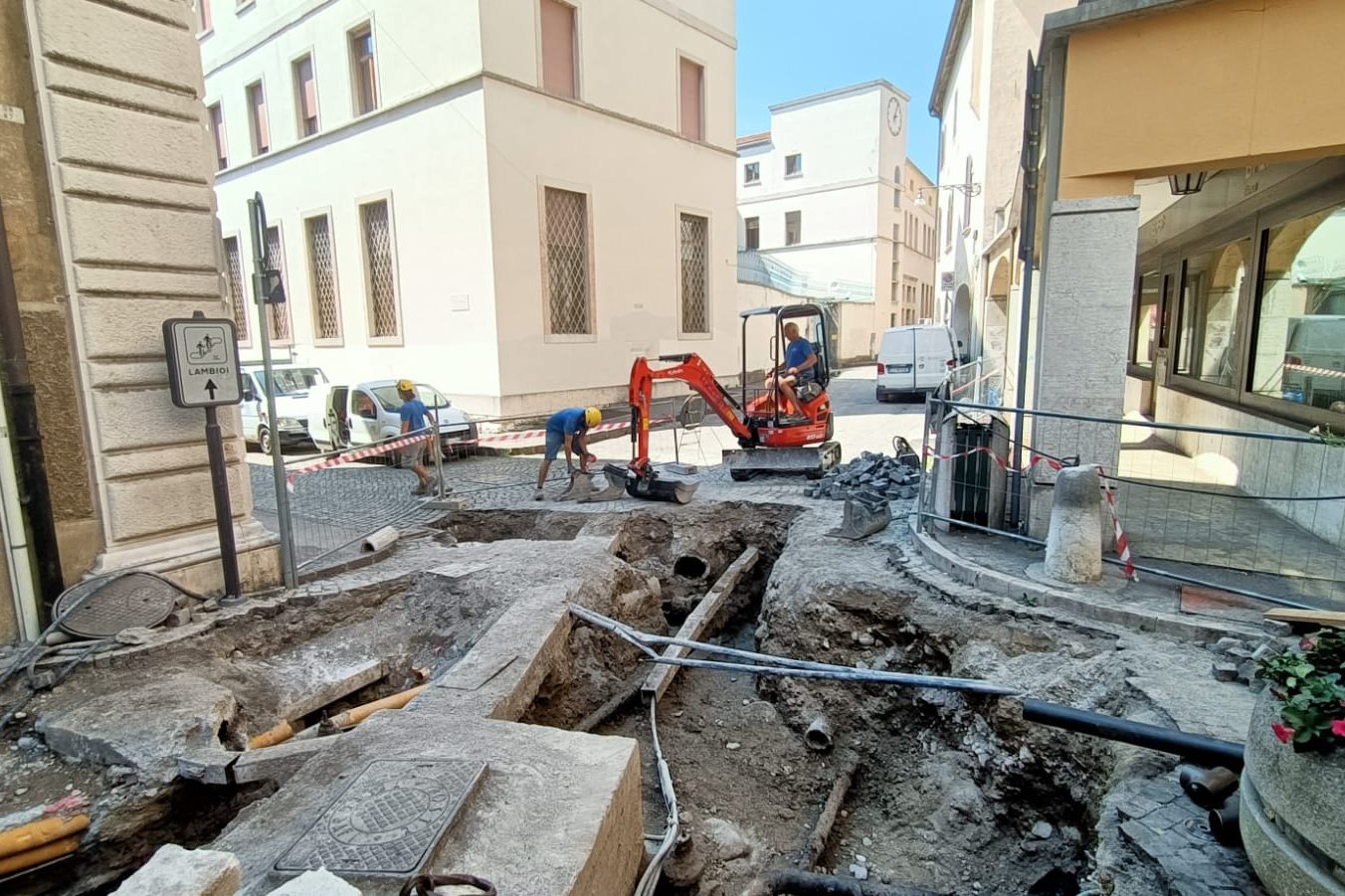 94dd2704-3ec2-4c4c-83f8-4cb7ea10e8c6