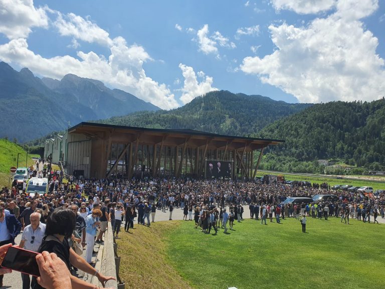 ec45342d-4c8e-4964-95d9-f605af461fe7