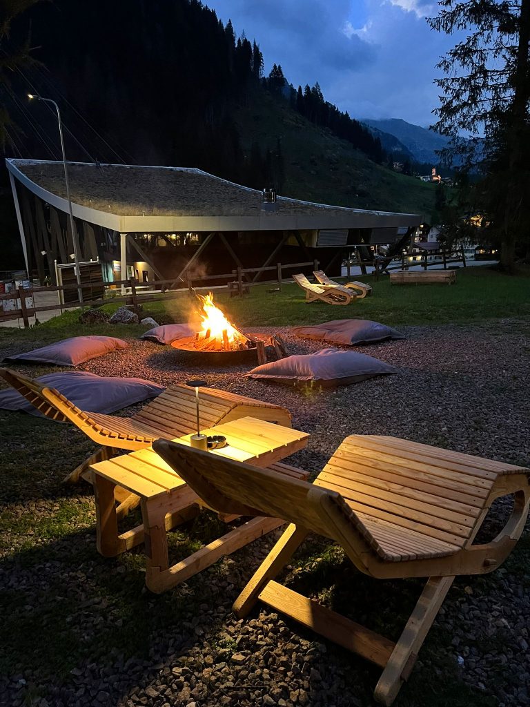 a93b08e0-8a04-4b4b-8426-f281771cc458