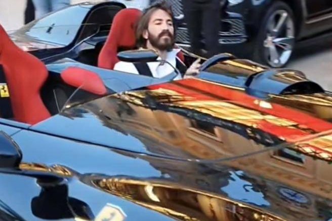 leonardo-maria-del-vecchio-come-ibra-in-pista-sulla-sua-ferrari-monza-a-le-castellet