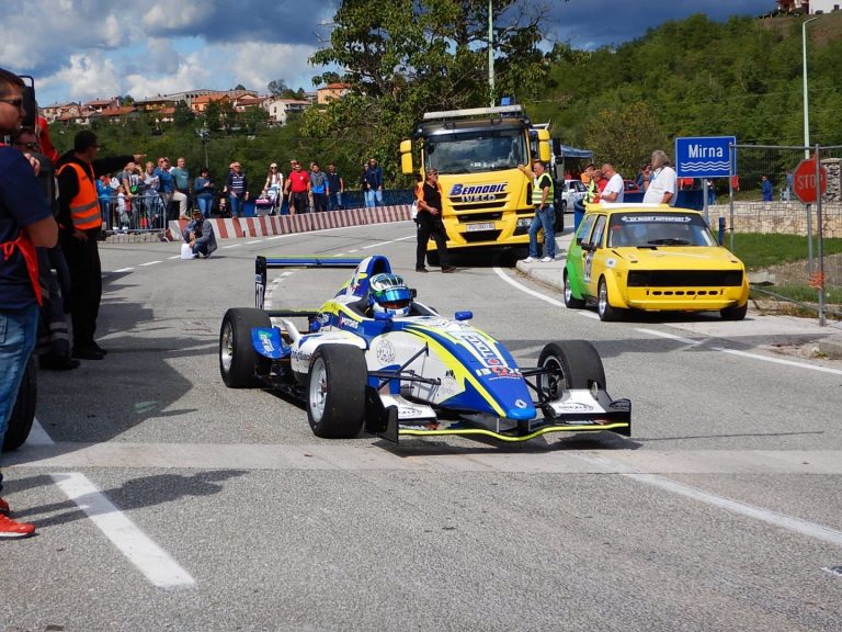 9b92f953-e95e-4e09-ba8a-e2c322f20435