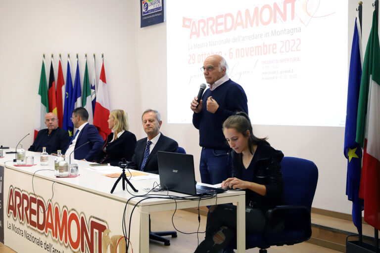 Bruno murer interviene alla presentazione di Arredamont
