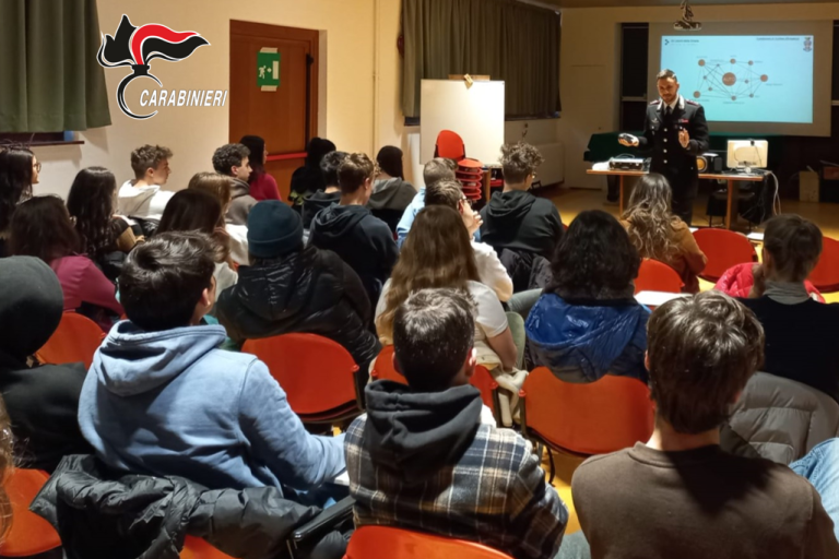 i carabinieri di cortina a scuola