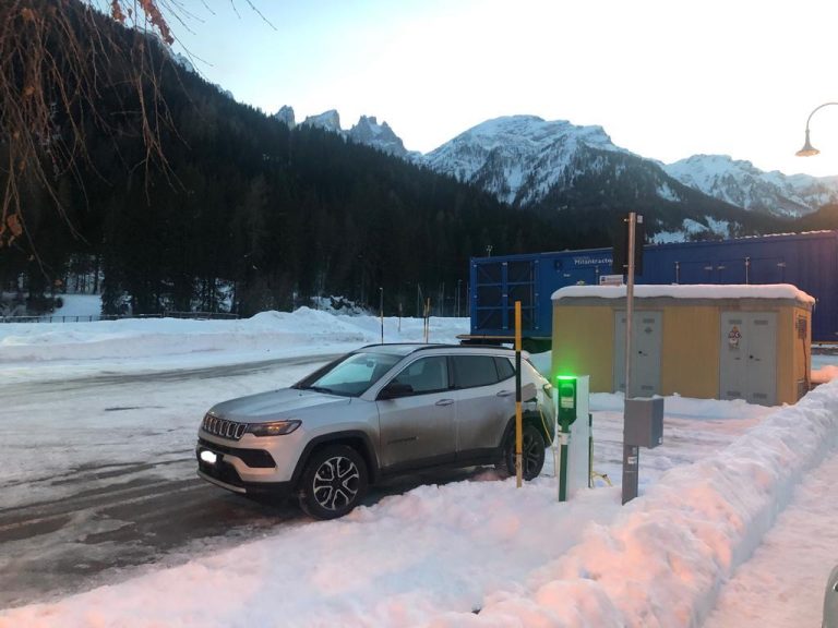 670ad0e2-a438-49cb-9f4f-e3408d5d425c