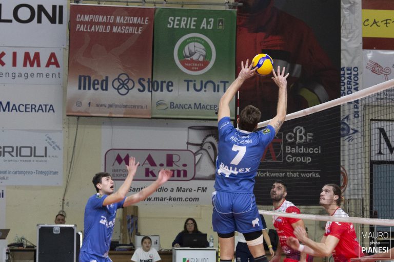 Maccabruni_in_palleggio_a_Macerata