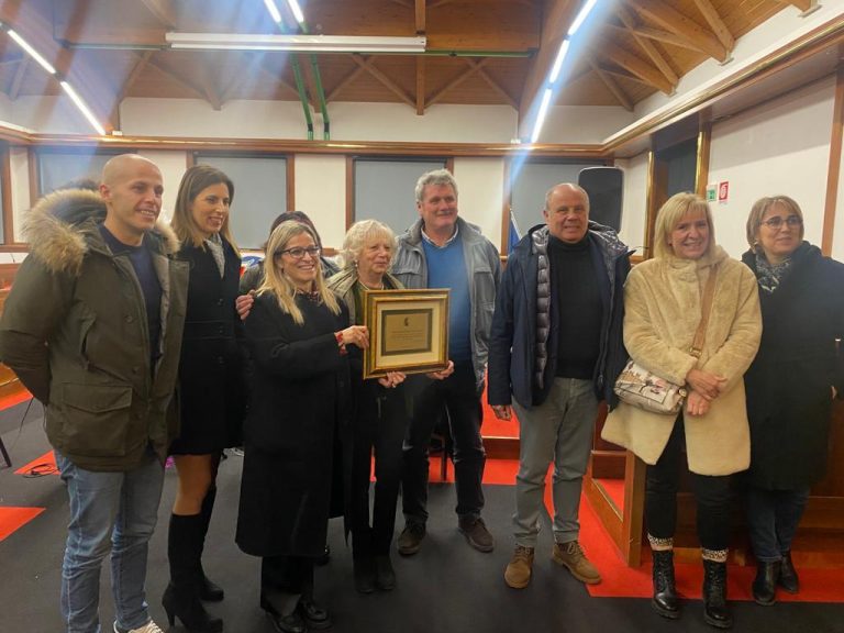 f77d8ff3-4abe-4f05-947d-b549294f9564