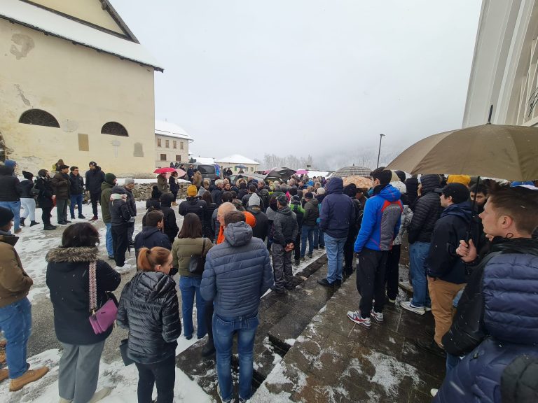 e66fcedd-c4c6-4a9b-b725-24d9f93ae944