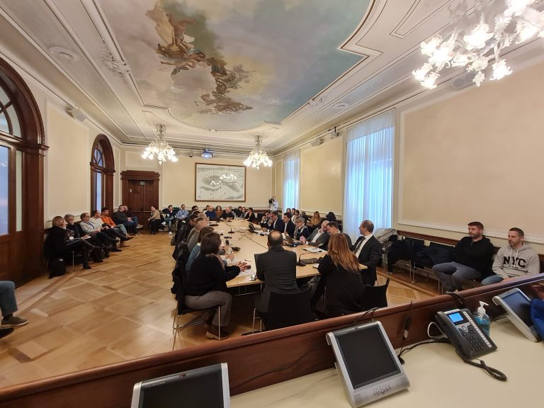 296-2023 TAVOLO SAFILO_1