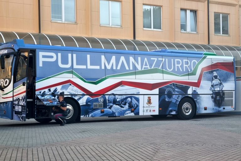 Immagine – Pullman Azzurro Polizia
