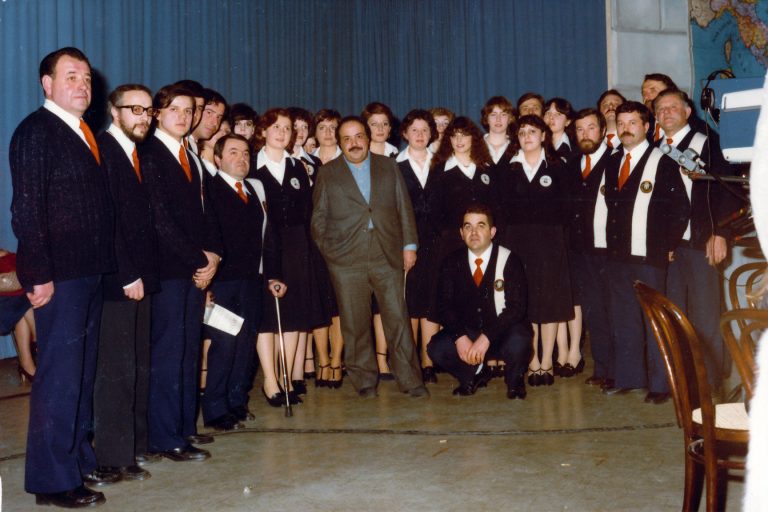ROMA – 7 febbraio 1980. Coro Agordo con Maurizio Costanzo a Grand’Italia