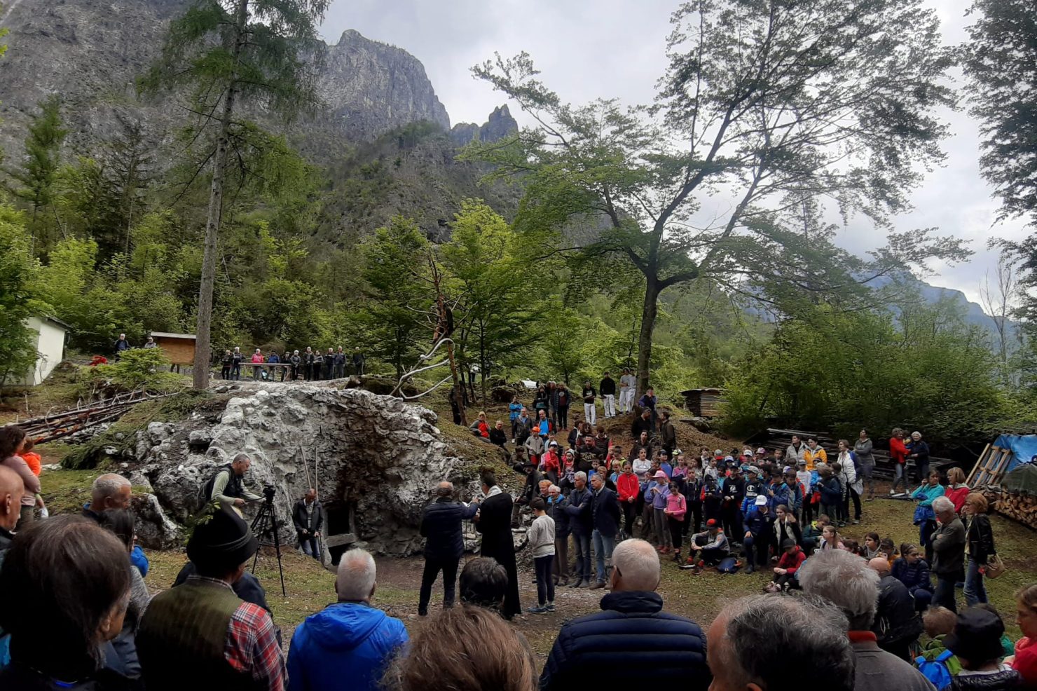 9b949084-b104-4472-979d-c4947b3d1254