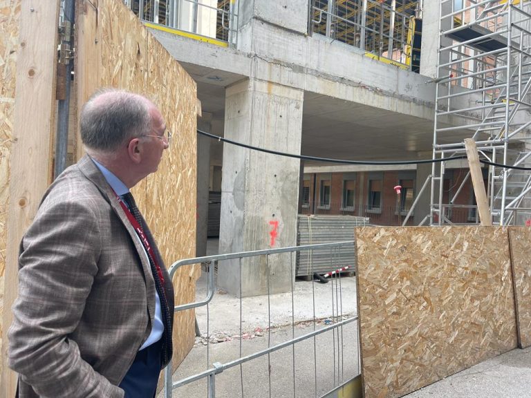 138b00fd-80df-4c01-a28b-2aa82763aead