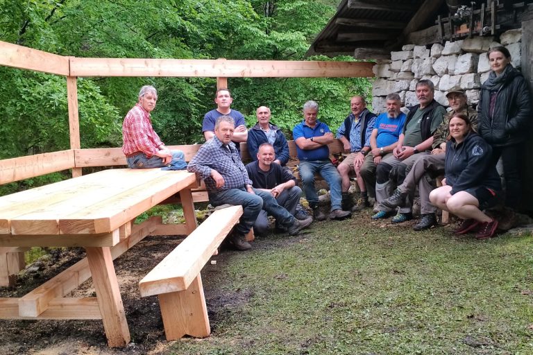 Nuovo set tavolo e panche