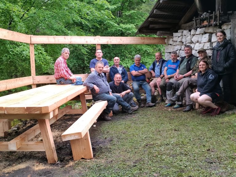 Nuovo set tavolo e panche