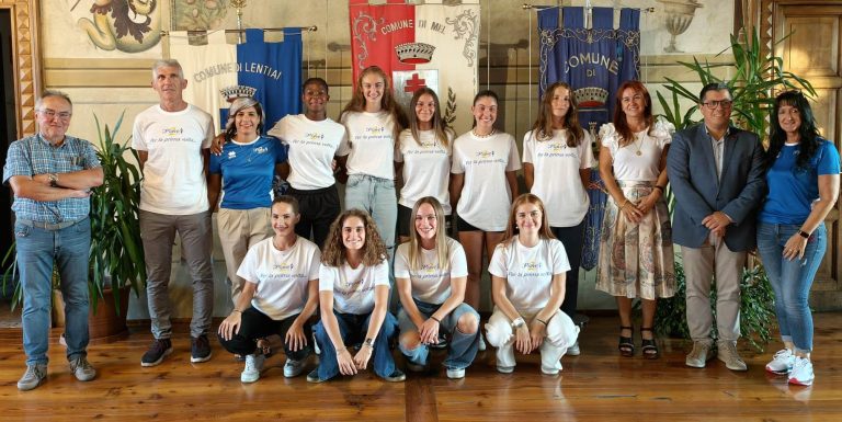 Gs La Piave 2000_La squadra femminile ricevuta dal sindaco_b