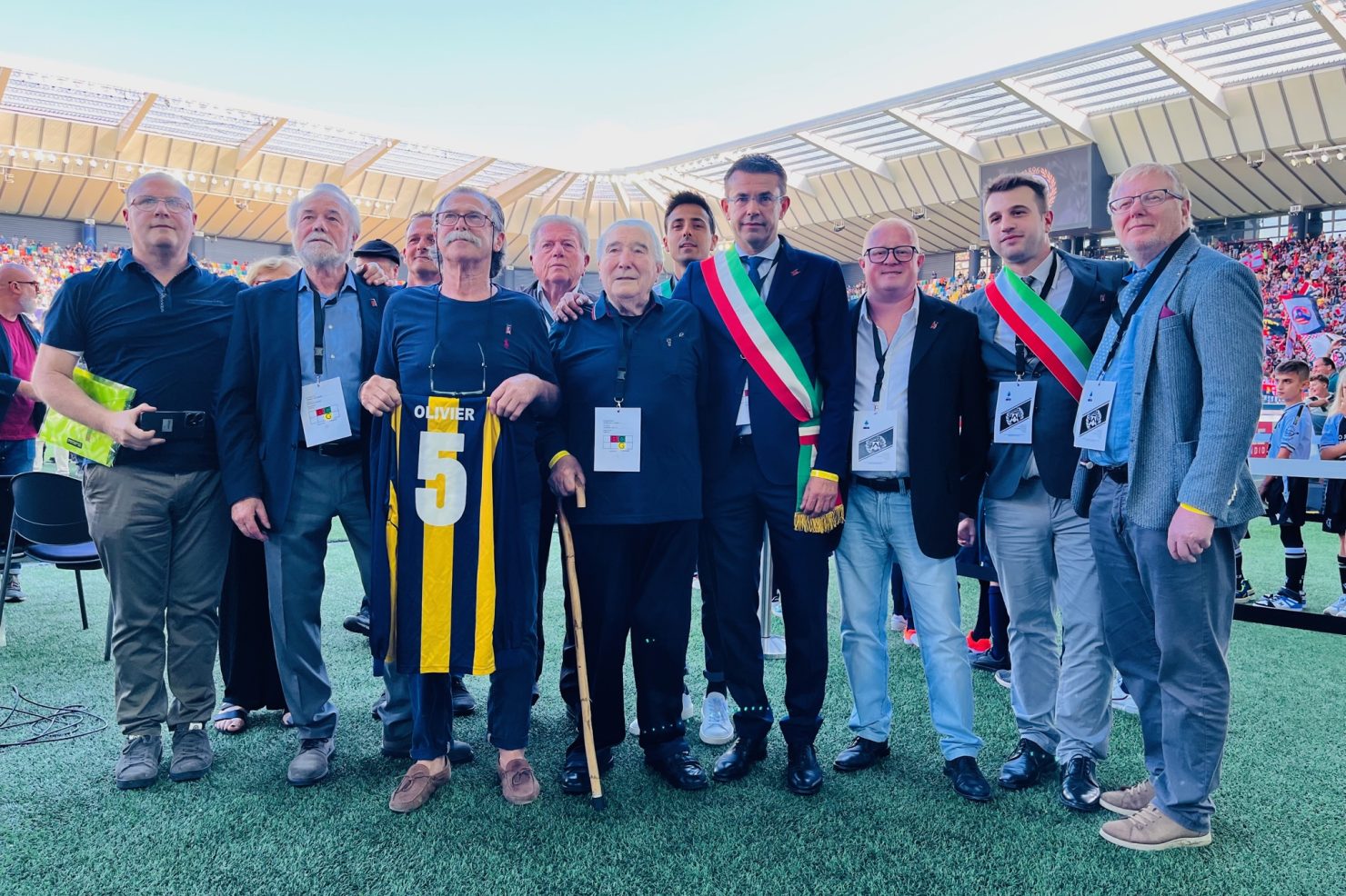 2F6CC09C-057D-42B9-ABAA-689703FF8DD6