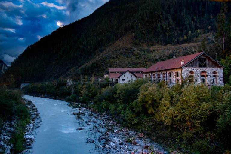 4c7d6a9d-5078-40a6-ad47-236cc9625752