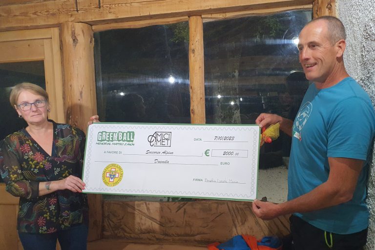 GreenBall dona 2000 euro al Soccorso Alpino