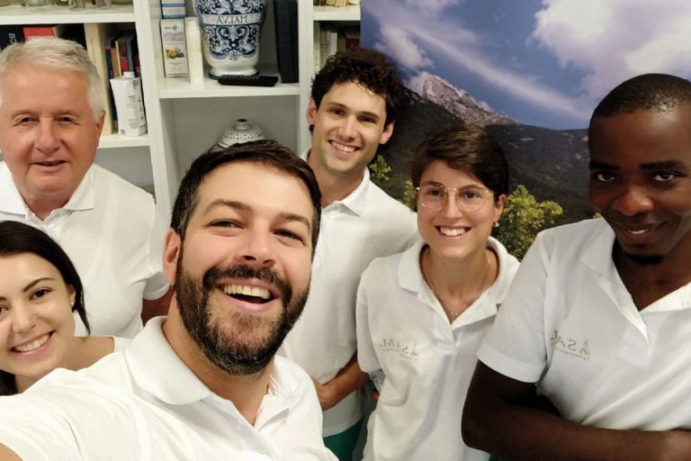 La giovane realtà di SAM, al centro nicola De Zoirdi, Founder e Project Manager