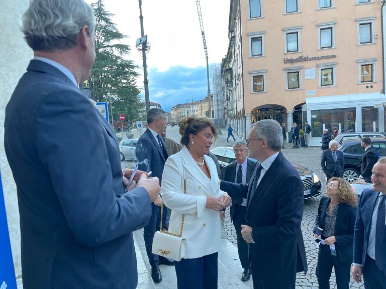 b39e6855-55eb-4714-bd23-100ea06de261