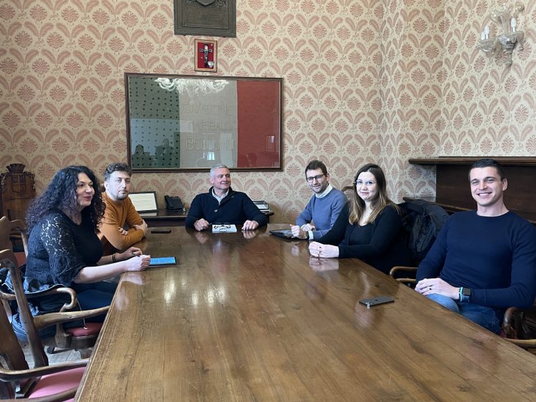 32cab484-574c-4bb9-b7a8-423c1f110792