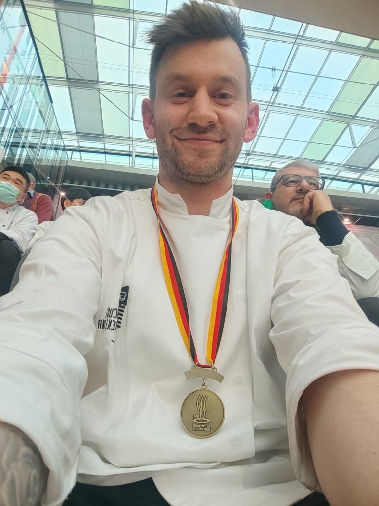 5bda2327-fa8d-4709-bfc8-28bbe2192c19