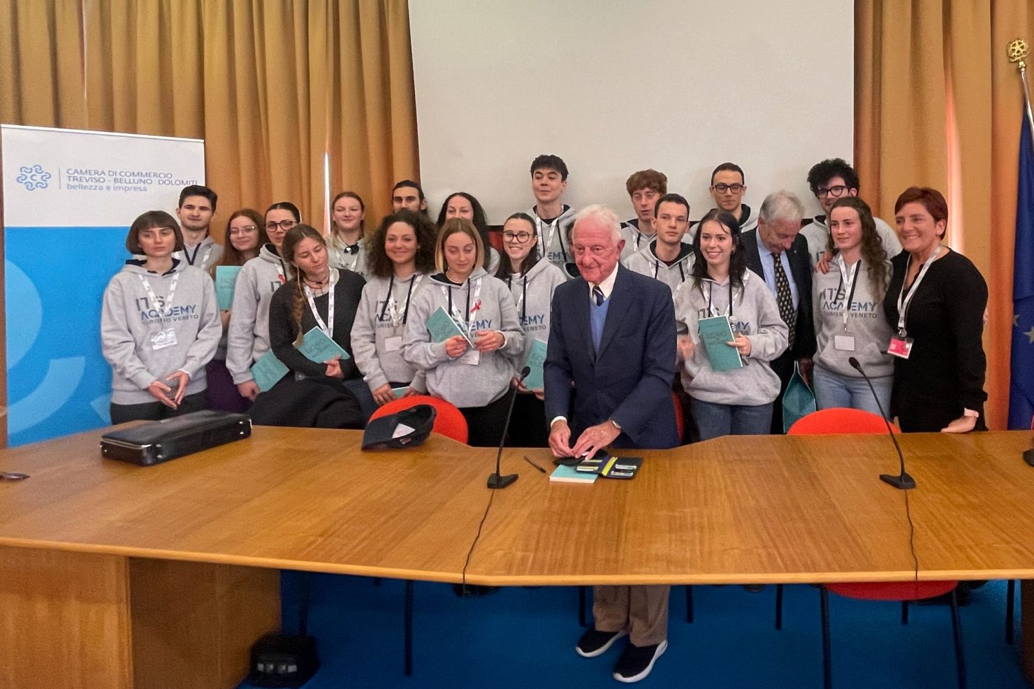 46f97885-9342-4ea4-bbfc-8b0d40b82297