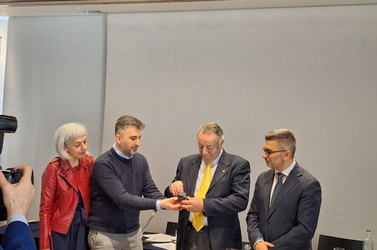 fdefa2fb-5210-4e6b-8158-79a0a4e35e48