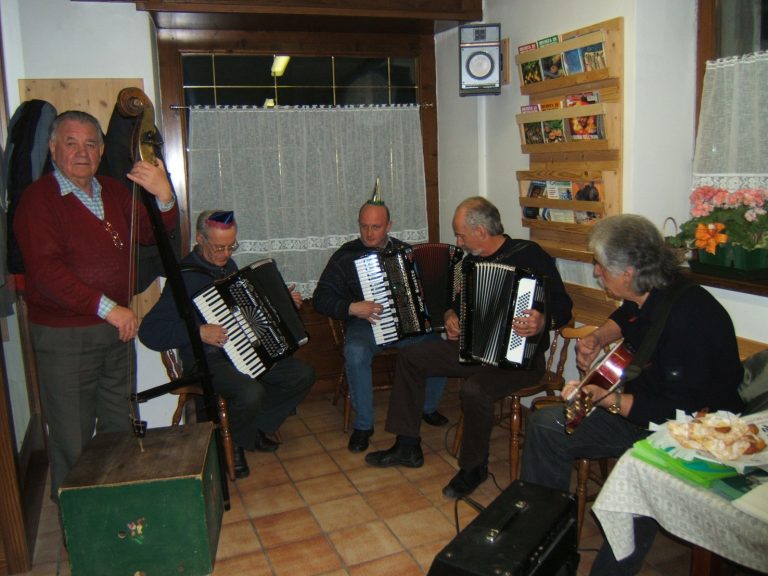 3079f989-bbcc-443e-86d1-8cf61de6157a