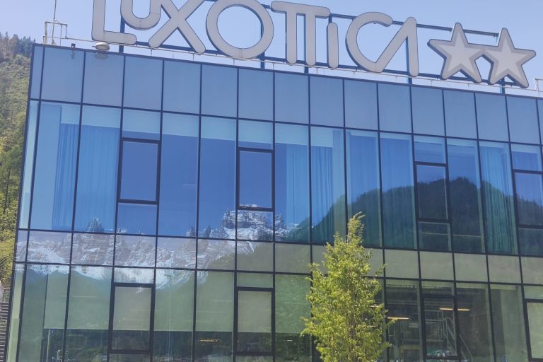 LUXOTTICA (2)