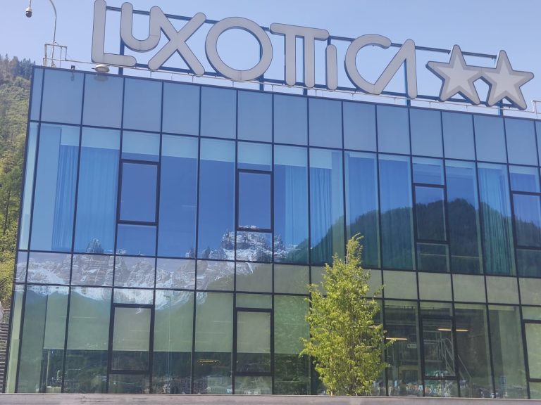 LUXOTTICA (2)