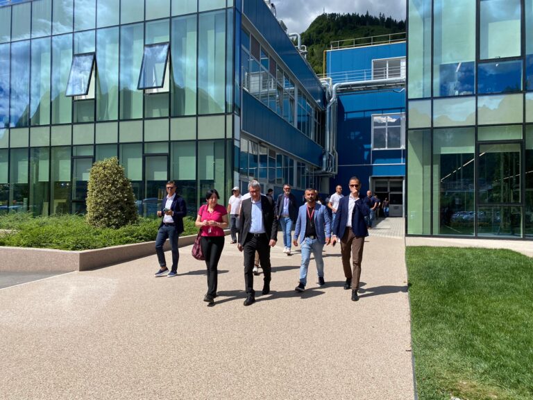 6722e9eb-3b8b-4778-9d70-990971e1584f